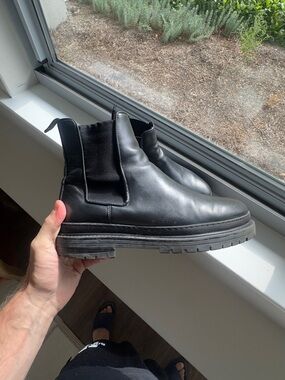GREATS Brooklyn Black Chelsea Boots